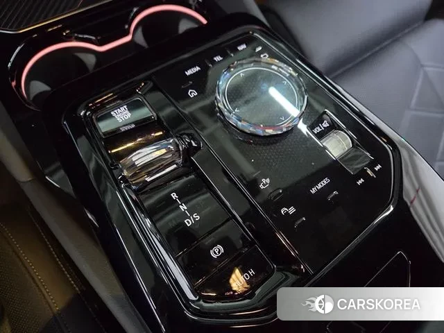 BMW 5 Series (G60) 2024 Белый из Кореи, фото 6