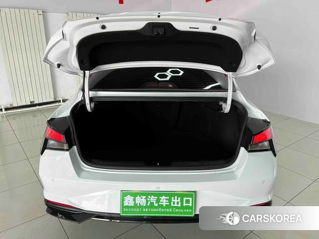 Hyundai Elantra 2023 Белый из Китая, фото 6