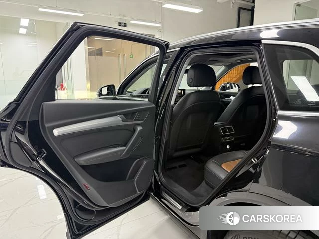 Audi Q5L 2021 Черный из Китая, фото 6
