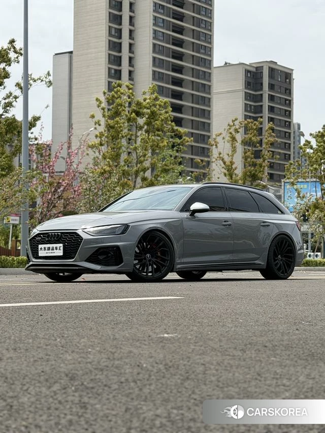 Audi RS 4 2023 Серебристо-серый из Китая, фото 6