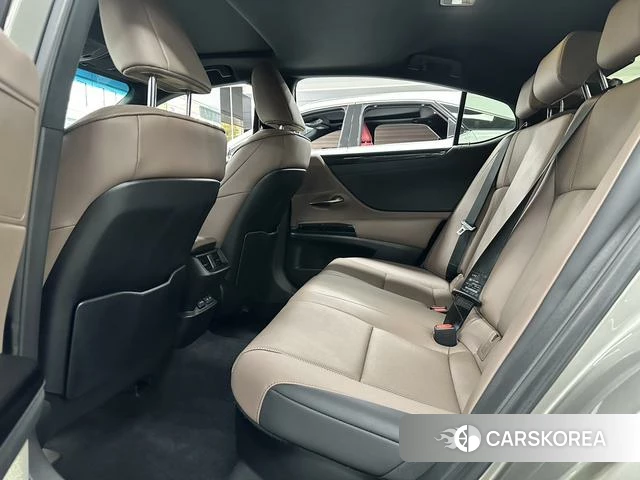Lexus ES 2022 Серебристо-серый из Китая, фото 6