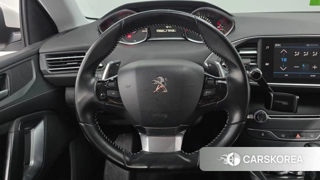 Peugeot 308 second generation 2018 Белый из Кореи, фото 6