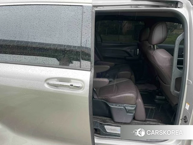 Toyota Saina 2022 Серебристо-серый из Китая, фото 6