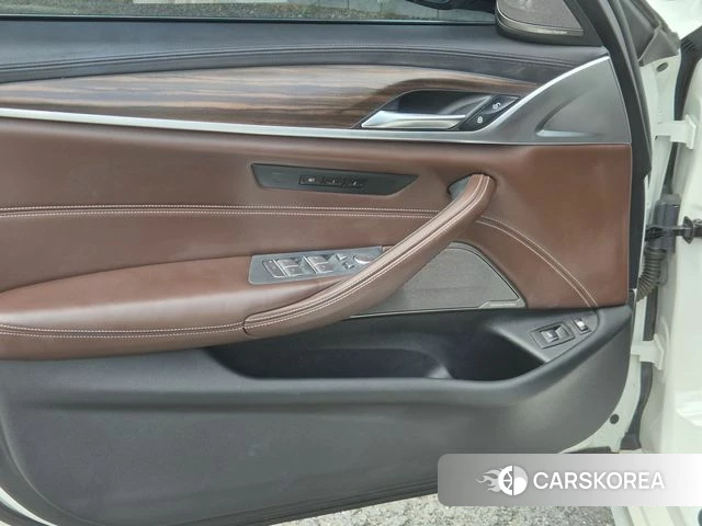 BMW 5 Series (G30) 2020 Белый из Кореи, фото 6