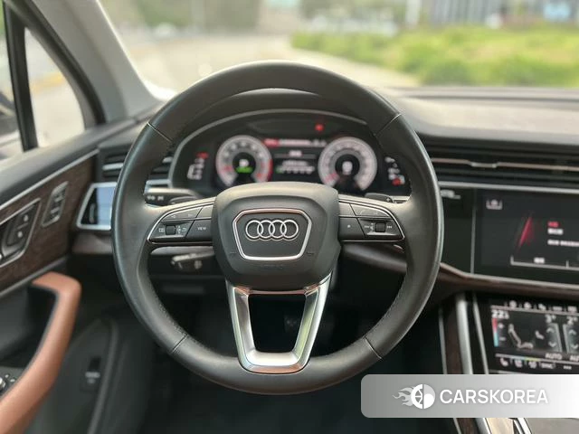 Audi Q7 2021 Черный из Китая, фото 6