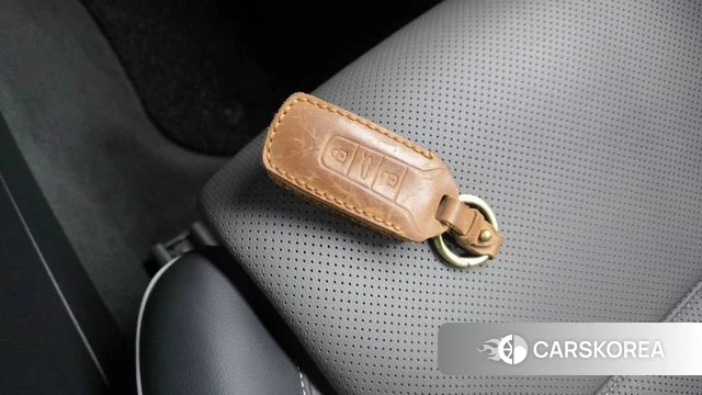 Volkswagen Touareg 3rd generation 2023 Белый из Кореи, фото 6
