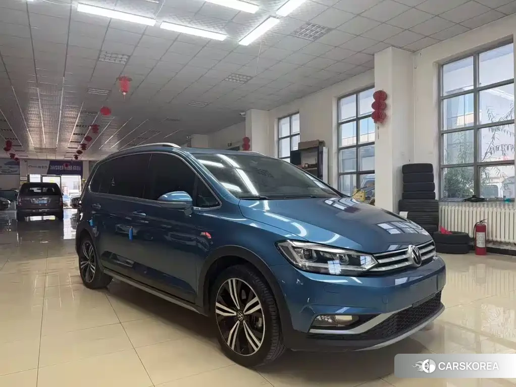 Volkswagen Touran L 2023 Синий из Китая, фото 6