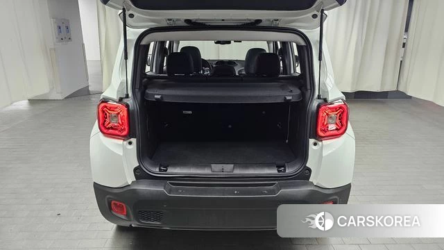 Jeep Renegade 2023 Белый из Кореи, фото 6