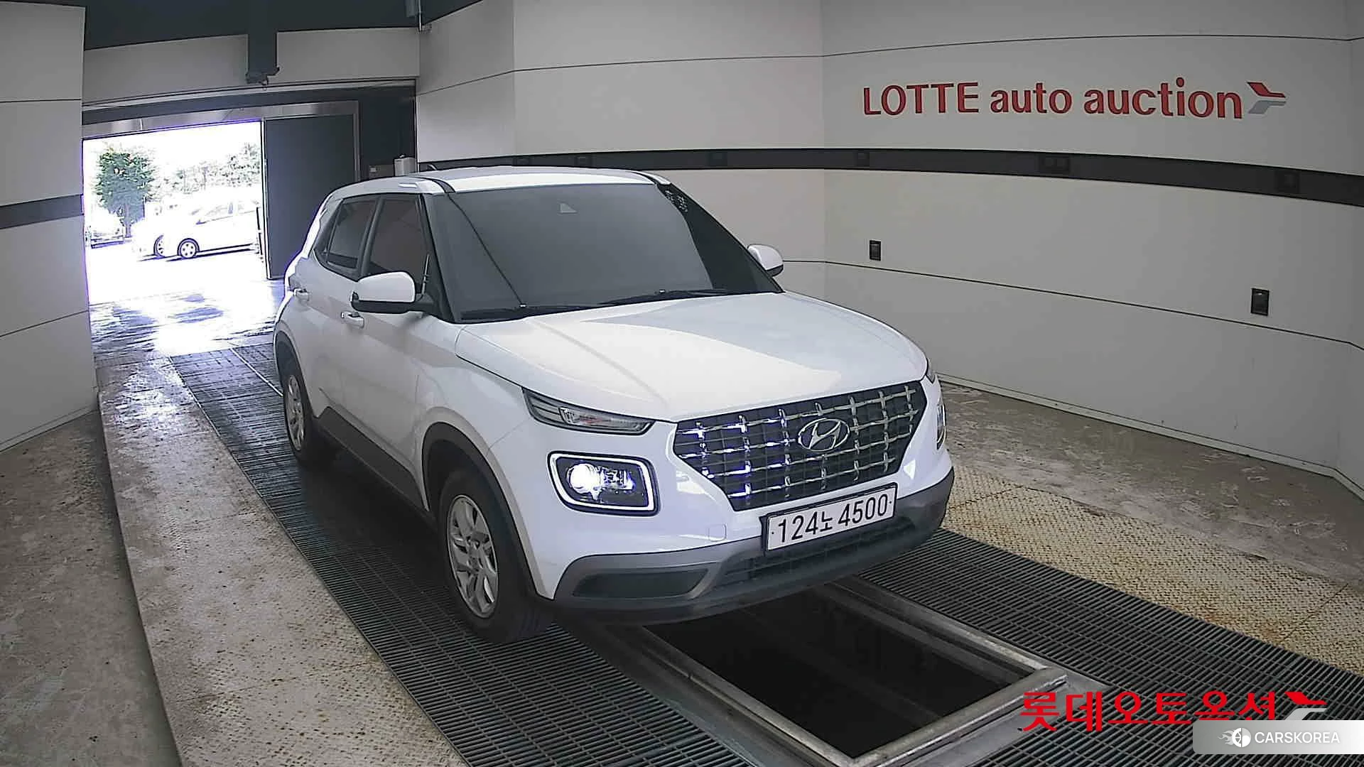 Hyundai Venue 2022 Белый из Кореи, фото 6