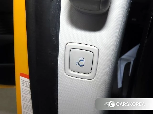 Hyundai Staria 2023 Желтый из Кореи, фото 6