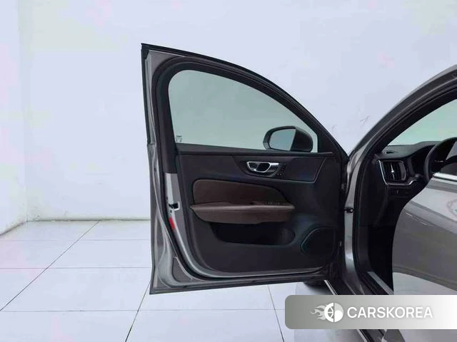 Volvo S60 2021 Серебристо-серый из Китая, фото 6