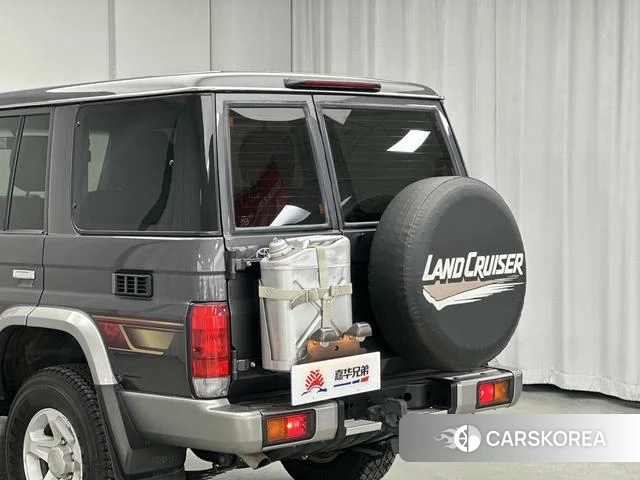 Toyota Land Cruiser 70 Series 2023 Темно-серый из Китая, фото 6