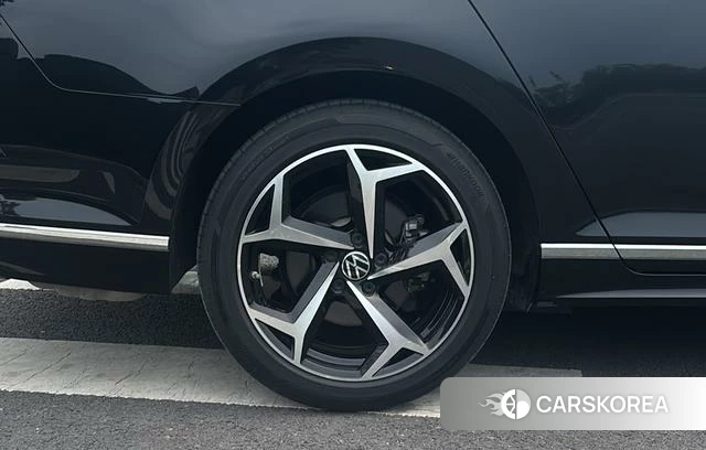 Volkswagen Magotan 2023 Черный из Китая, фото 6
