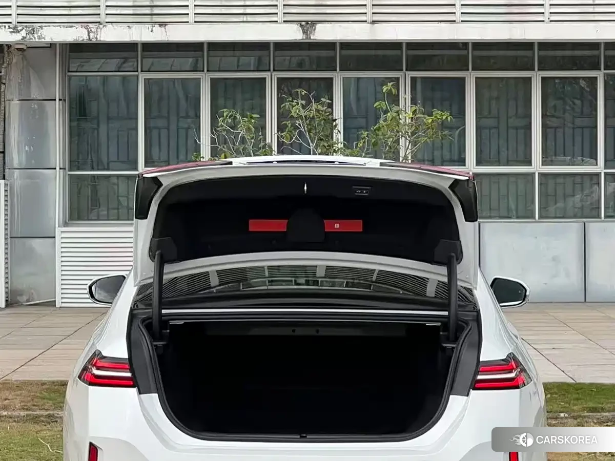BMW 5 series 2026 Белый из Китая, фото 6