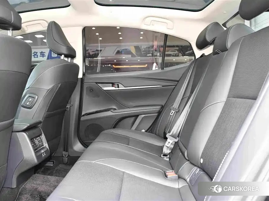 Toyota Camry 2024 Черный из Китая, фото 6