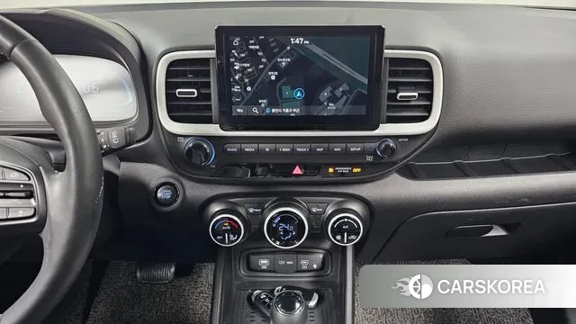 Hyundai Venue 2023 Серебристо-серый из Кореи, фото 6