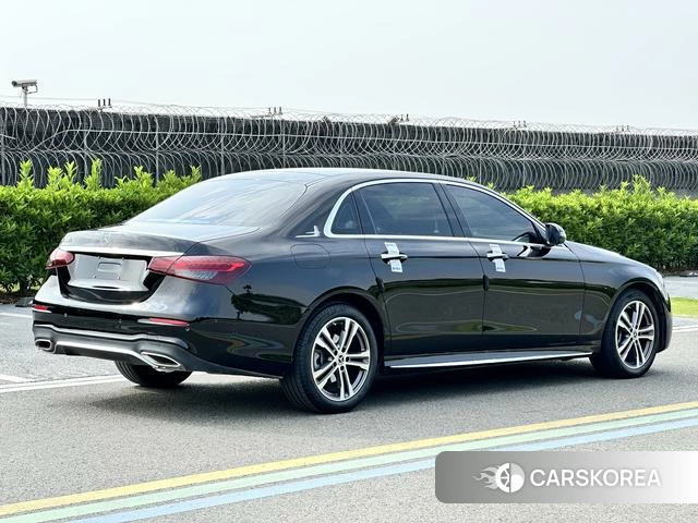 Mercedes-Benz E-class 2022 Черный из Китая, фото 6