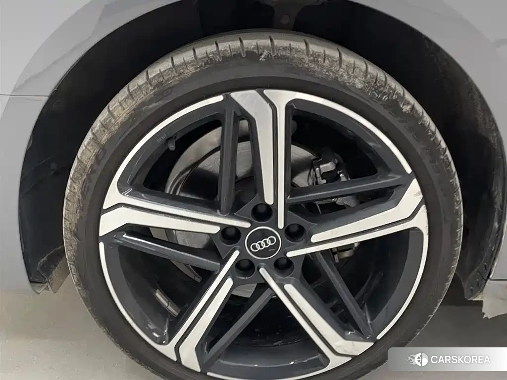 Audi A4L 2025 Silver/gray из Китая, фото 6