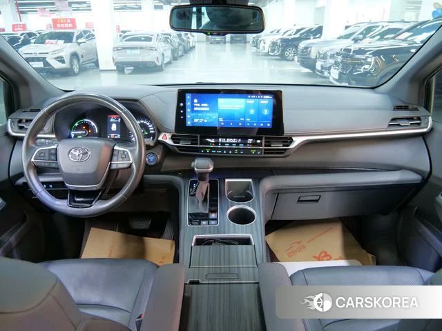 Toyota Saina 2022 Серебристо-серый из Китая, фото 6