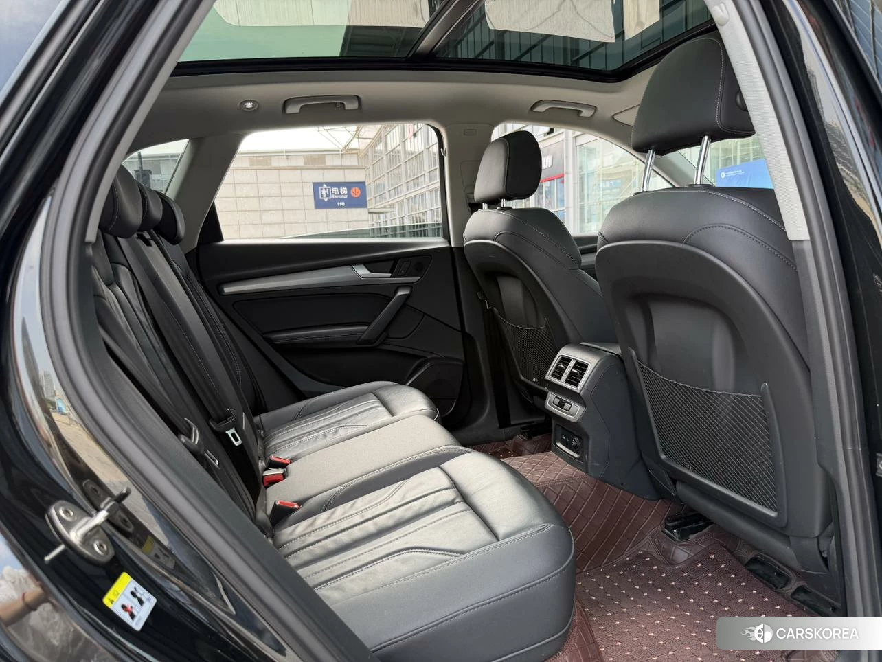 Audi Q5L 2021 Черный из Китая, фото 6