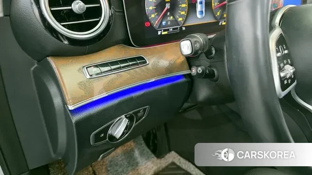 Mercedes-Benz E-Class W213 2018 Серебряный из Кореи, фото 6