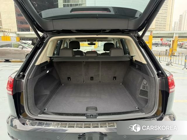 Volkswagen Touareg 2020 Черный из Китая, фото 6