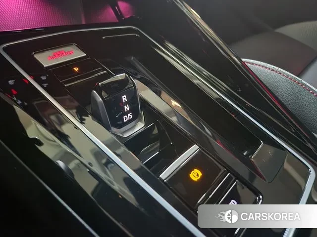 Volkswagen Golf 8th Generation 2023 Белый из Кореи, фото 6