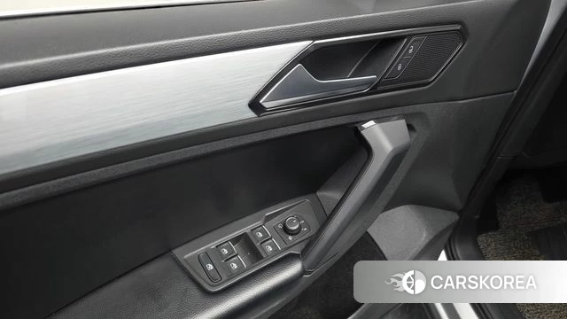 Volkswagen Tiguan second Generation 2018 Серебряный из Кореи, фото 6
