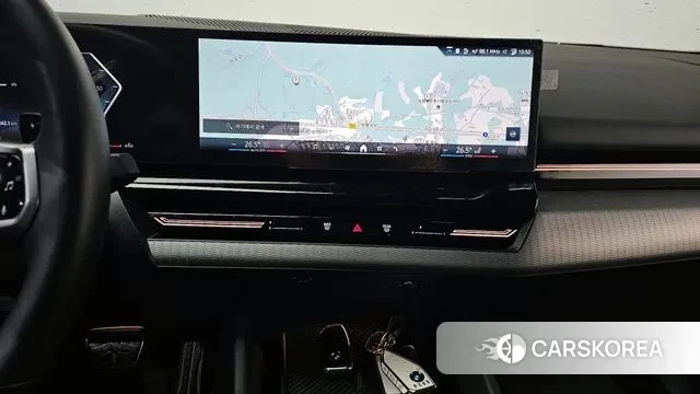 BMW 5 Series (G60) 2023 Белый из Кореи, фото 6