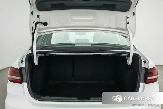 Volkswagen Lavida 2024 Белый из Китая, фото 6