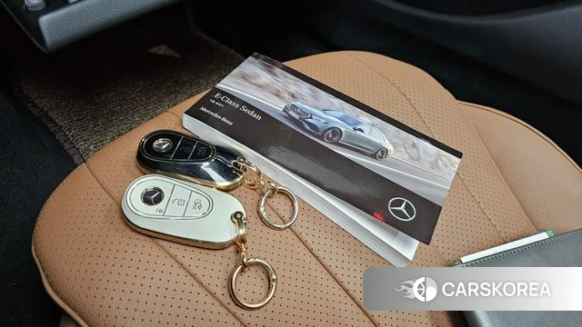 Mercedes-Benz E-Class W214 2024 Светло-серебряный цвет из Кореи, фото 6