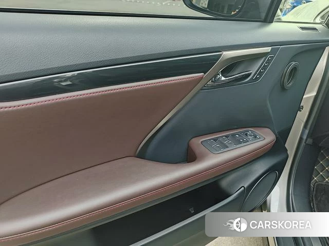 Lexus RX 2022 Серебристо-серый из Китая, фото 6