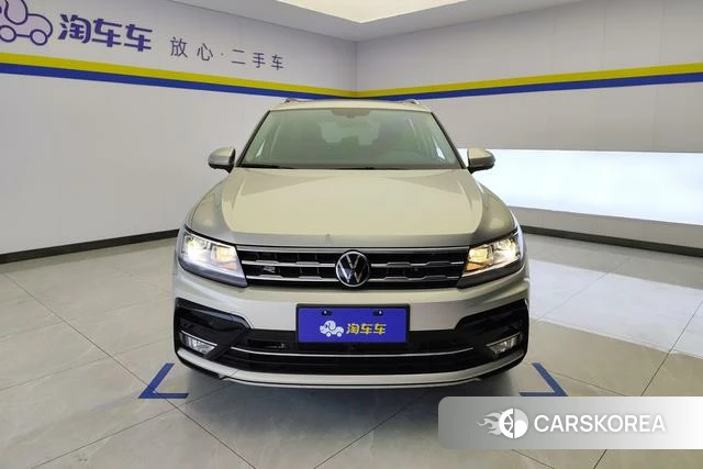 Volkswagen Tiguan L 2021 Темно-серый из Китая, фото 6
