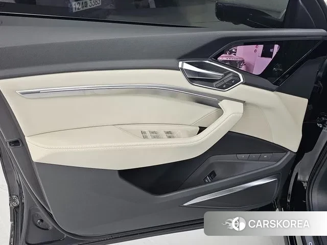 Audi e-Tron 2023 Черный из Кореи, фото 6