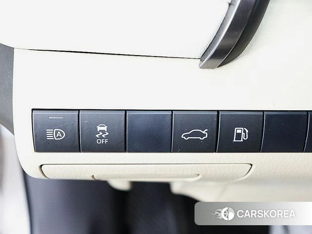 Toyota Camry (XV70) 2018 Песочный из Кореи, фото 6