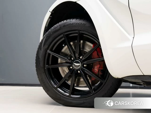 Aston Martin DBX 2023 Белый из Китая, фото 6