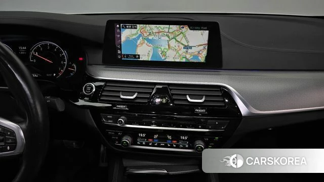 BMW 5 Series (G30) 2018 Белый из Кореи, фото 6