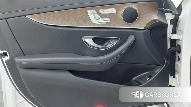 Mercedes-Benz E-Class W213 2022 Белый из Кореи, фото 6