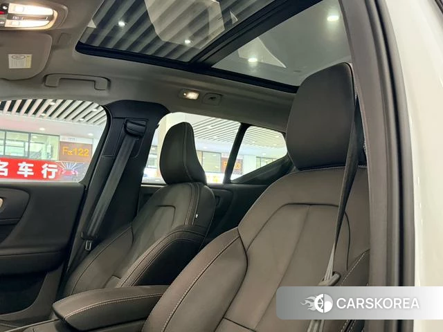 Volvo XC40 2024 Белый из Китая, фото 6