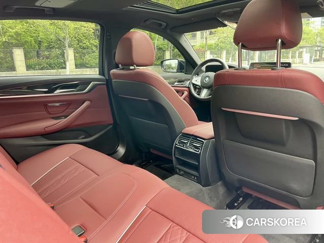 BMW 5 series 2023 Черный из Китая, фото 6