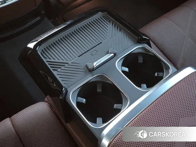 BMW 7 Series (G70) 2024 Черный двухцветный из Кореи, фото 6