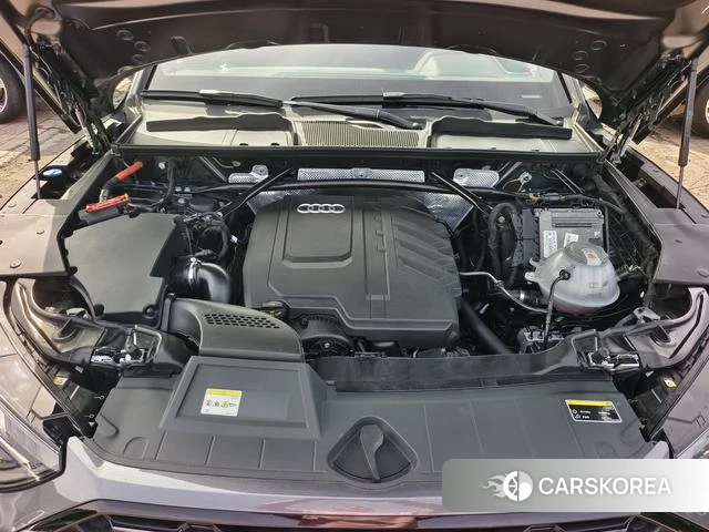 Audi Q5L 2024 Темно-серый из Китая, фото 6