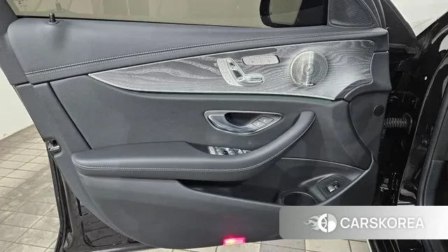 Mercedes-Benz E-Class W213 2023 Черный из Кореи, фото 6