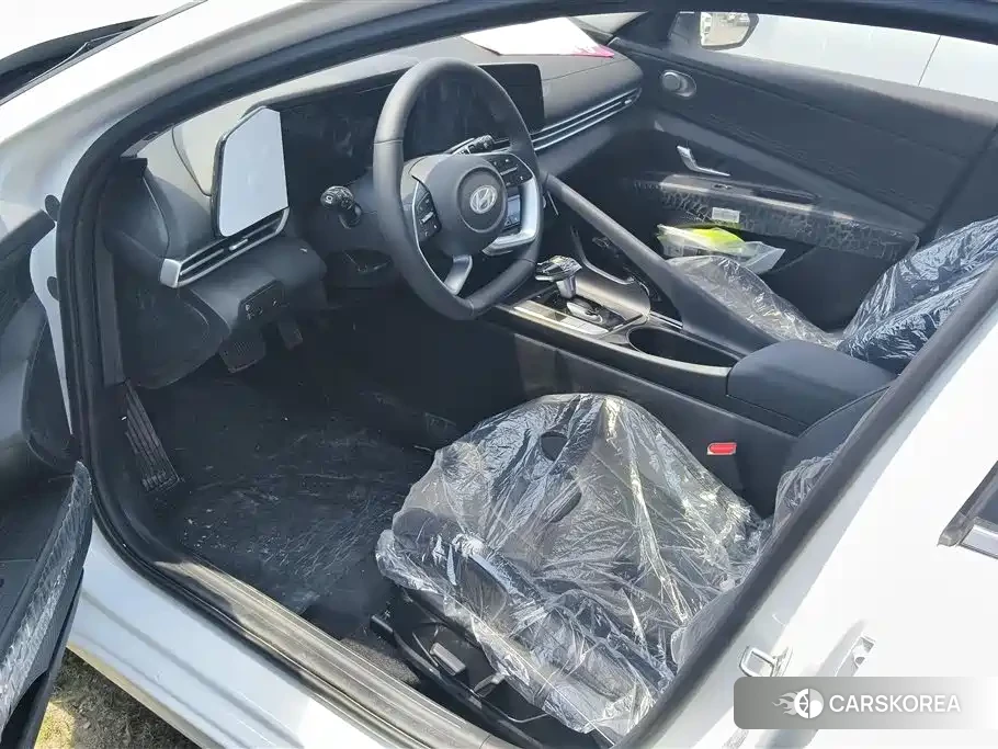 Hyundai Elantra 2026 Белый из Китая, фото 6