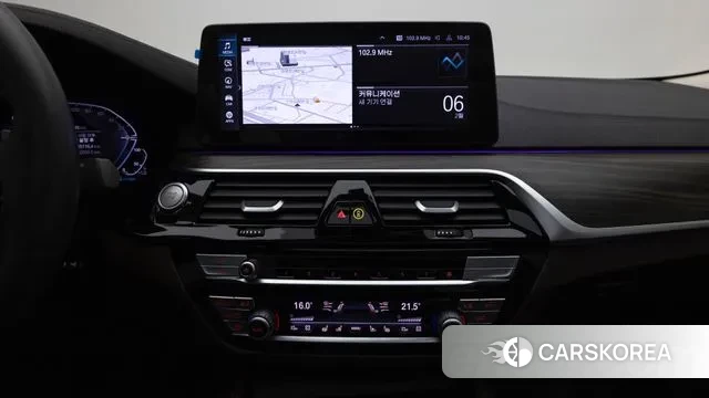 BMW 5 Series (G30) 2022 Серебристо-серый из Кореи, фото 6