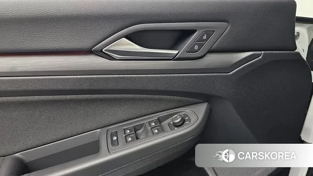 Volkswagen Golf 8th Generation 2022 Белый из Кореи, фото 6