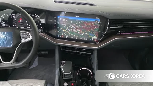 Volkswagen Touareg 3rd generation 2025 Белый из Кореи, фото 6