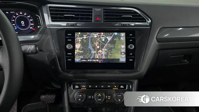 Volkswagen Tiguan Allspace 2020 Серебристо-серый из Кореи, фото 6