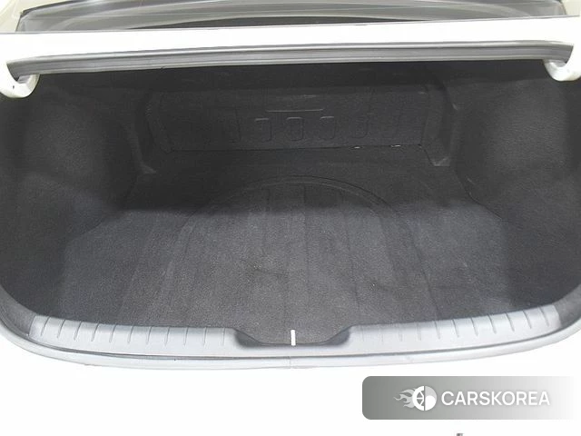 Hyundai Avante Hybrid (CN7) 2023 Белый из Кореи, фото 6