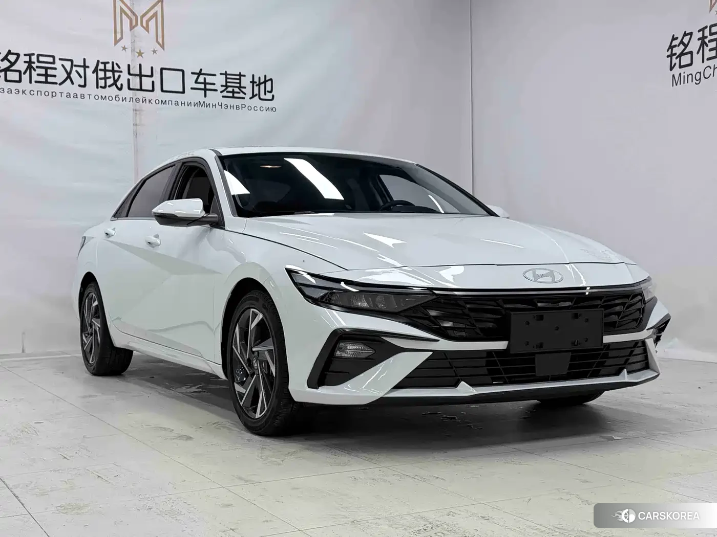 Hyundai Elantra 2023 Белый из Китая, фото 6